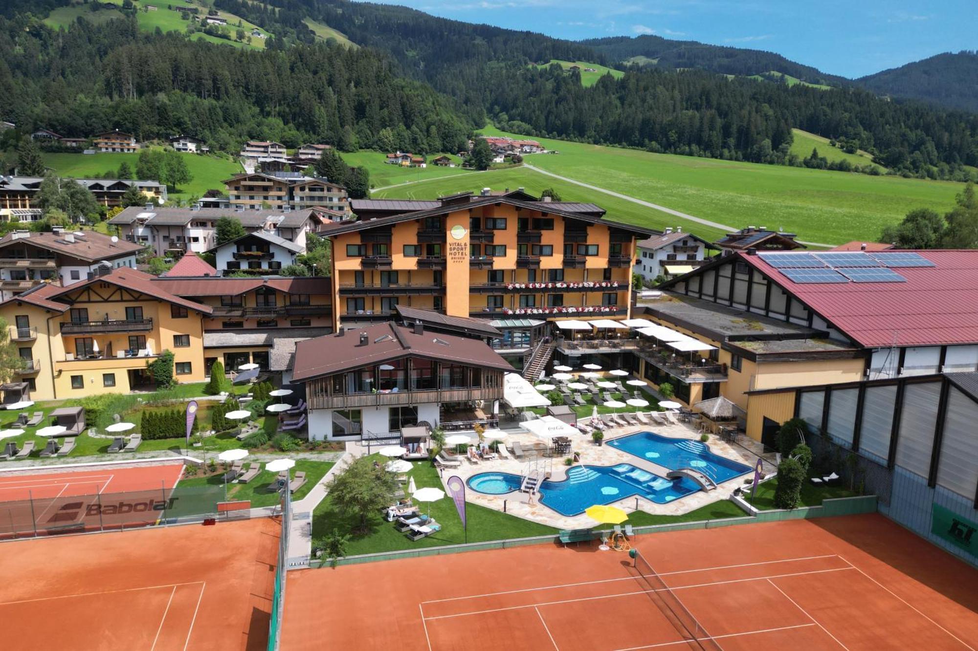 Vital & Sporthotel Brixen Бриксен-им-Тале Екстериор снимка
